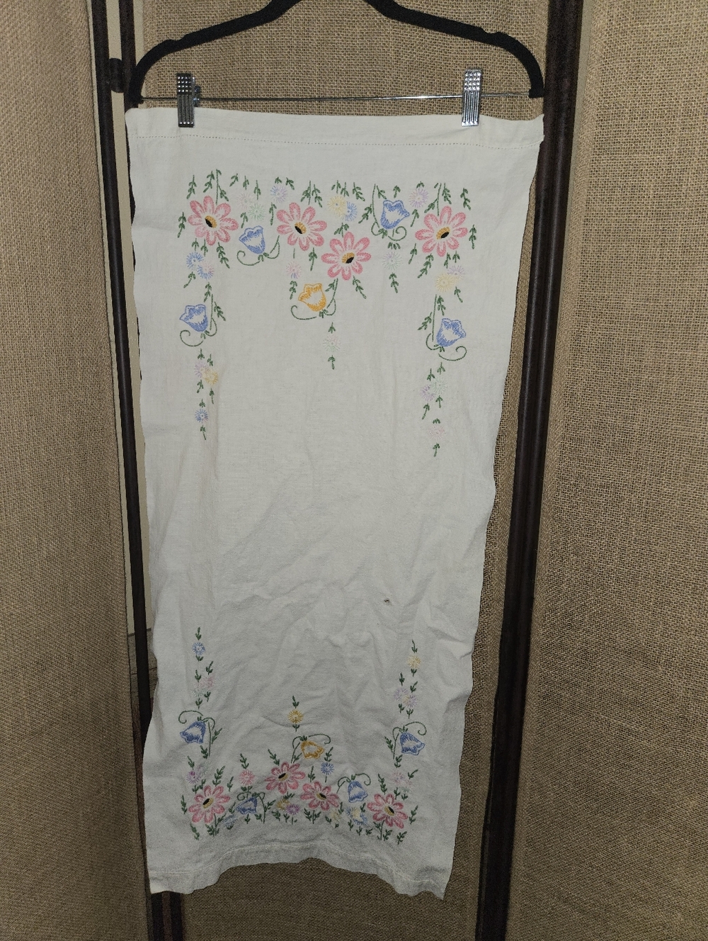 Vintage Hand Embroidered Floral Linen Table Runner Floral Cottagecore 37x17 - Picture 1 of 5